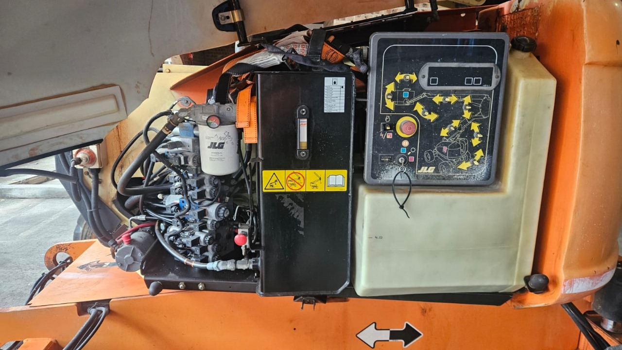 Sold - Articulated Boom Lift - View 3